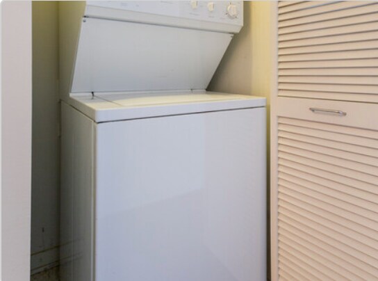 In Unit Washer & Dryer (Unit 1704) - 700 N Larrabee St