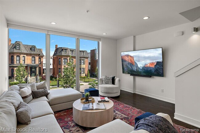 Building Photo - 284 Alfred St