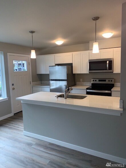 Building Photo - 4010-4016 S Warner St