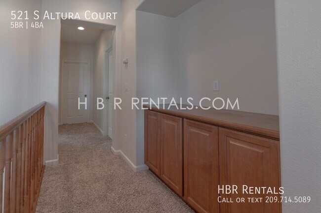 Building Photo - 521 S Altura Ct