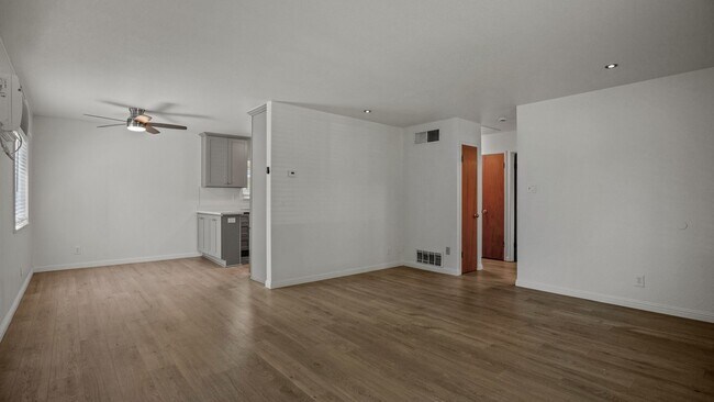 Building Photo - Charming 2 bedroom 1 bath!