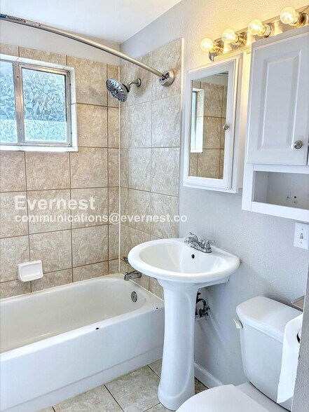 Building Photo - 621 W Prospect Rd