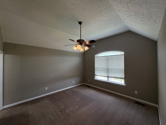 Building Photo - 1009 Halverson Dr