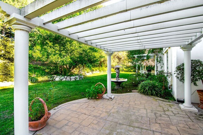 Building Photo - 25339 Prado De Los Arboles