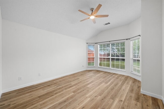 Building Photo - 3841 Pine Valley Dr