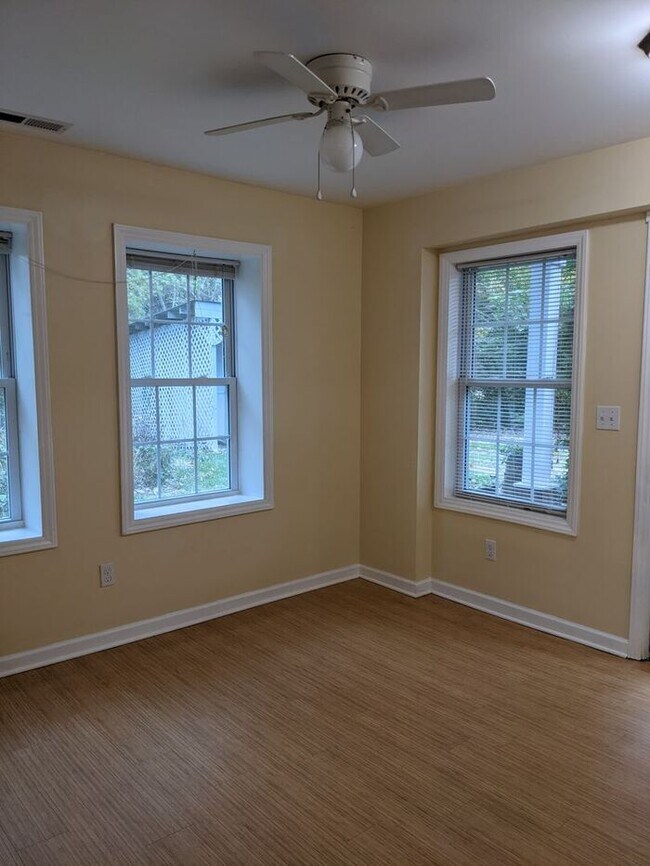 Building Photo - Charming West Asheville Basement Apartment