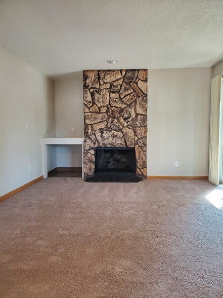 Primary Photo - 2019 Simpson Ave