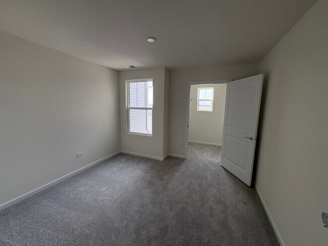 Building Photo - 2208 Ryegrass Ln