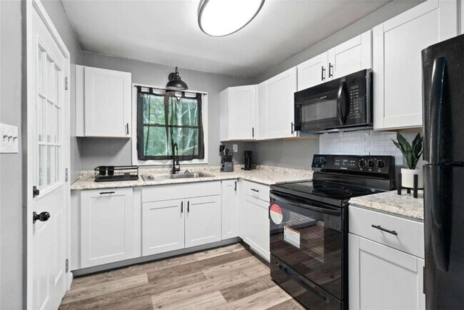 Building Photo - 2150 Meadowlane Dr SW