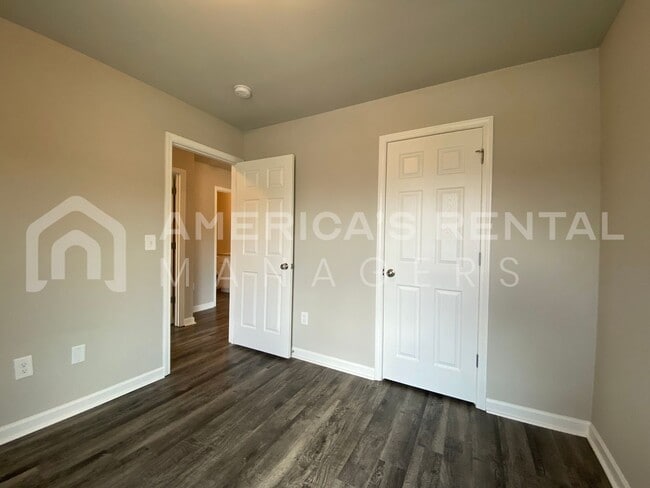Building Photo - 52 Cottage Ln
