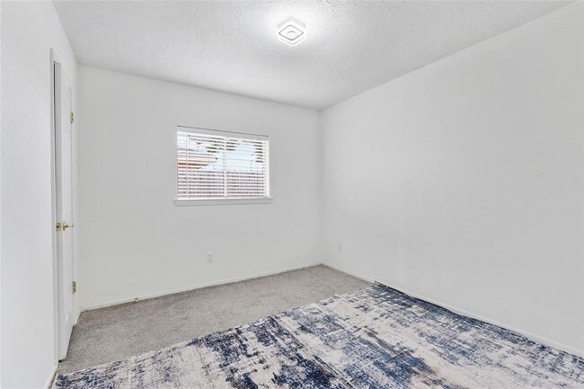 Building Photo - 22142 Pearl Lake Dr