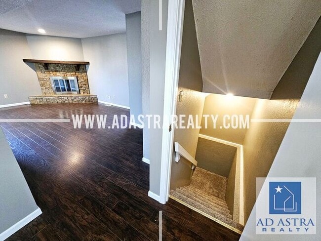 Building Photo - Nice 3 bed 1.5 bath townhouse in Olathe-Coming SOON!!