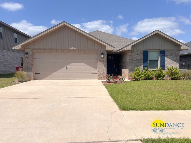 Building Photo - Modern 3 Bedroom Home with Community pool!