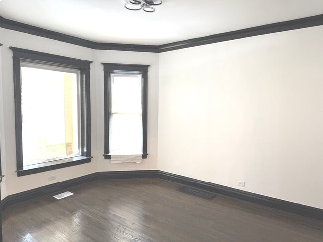 Building Photo - 6522 S Paulina St