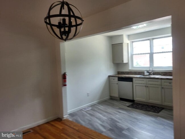 Building Photo - 146 Suburban Terrace