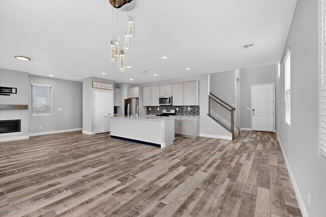 Building Photo - 5603 Linq Ct NE