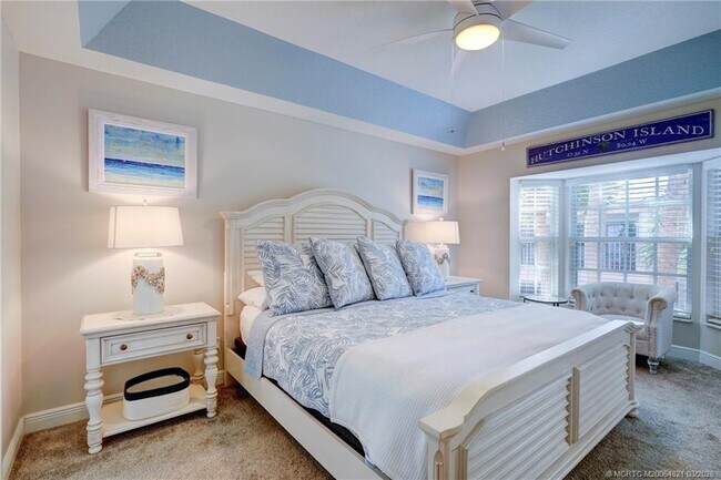 Building Photo - 391 NE Plantation Rd