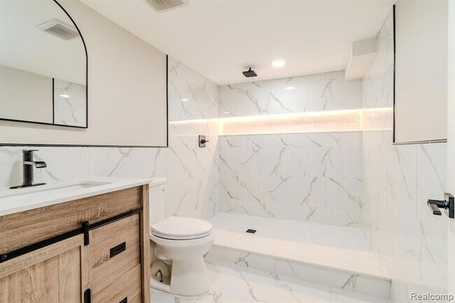 Building Photo - 1517 W Saratoga St