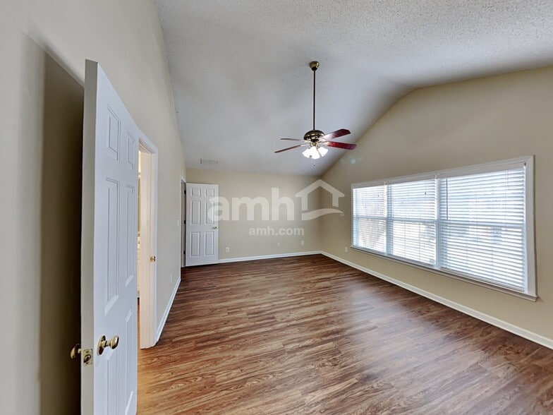 Building Photo - 4145 Ridgefair Dr