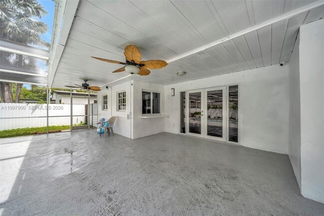 Building Photo - 15010 NE 7th Ave