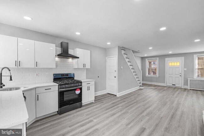 Building Photo - 5517 Ridgewood St