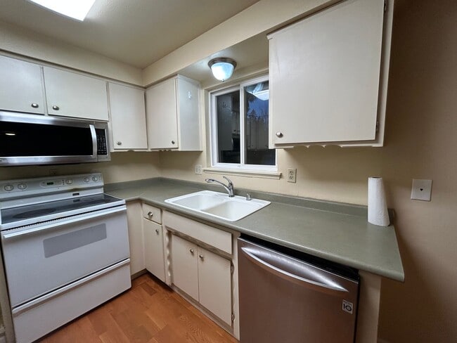 Building Photo - 5952 Longdin Rd