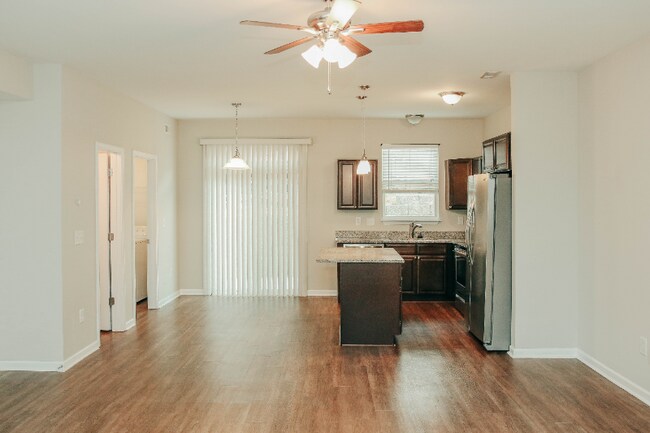 Building Photo - 5 Huntress Dr