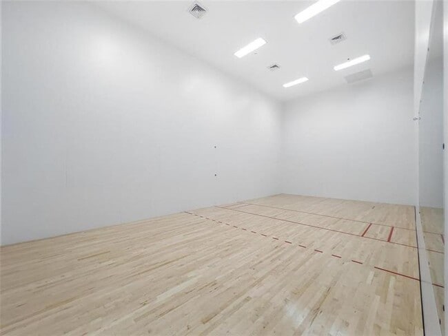 Building Photo - 16385 Biscayne Blvd