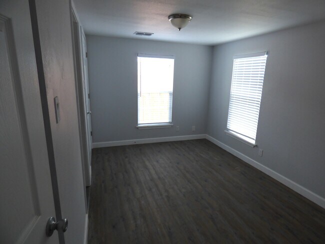 Building Photo - 3529 Topeka St