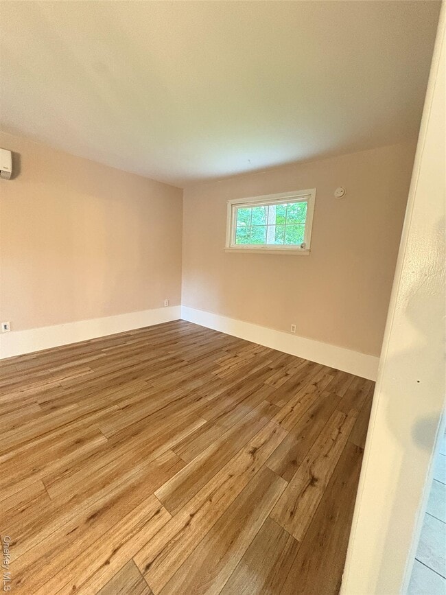 Building Photo - 42 Burlison Ave