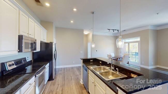 Building Photo - 785 Garden District Dr