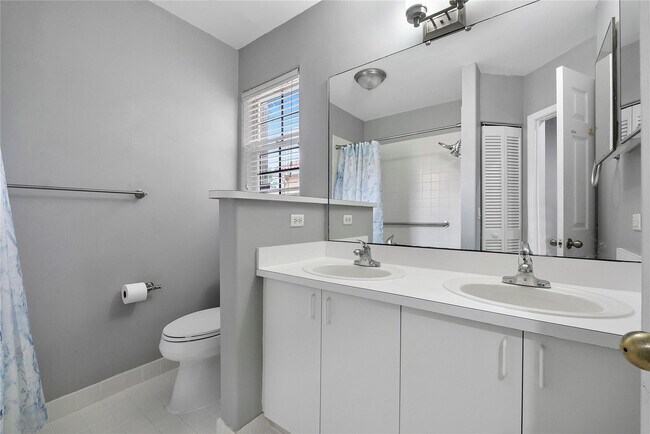 Building Photo - 9664 Royal Palm Blvd