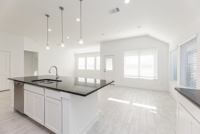 Building Photo - 4802 Seabourne Landing Dr