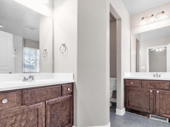 Building Photo - 6313 S Lake Fork Cir