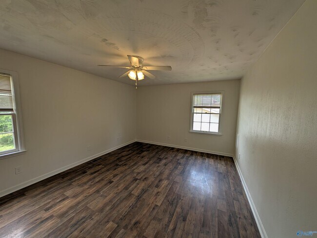 Building Photo - 1060 Sandy Springs Rd NW