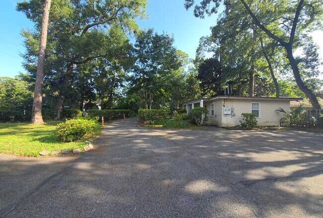 Building Photo - 551 E Miracle Strip Pkwy
