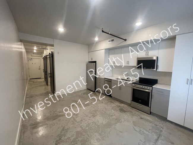 Building Photo - 1172 Graystone Way