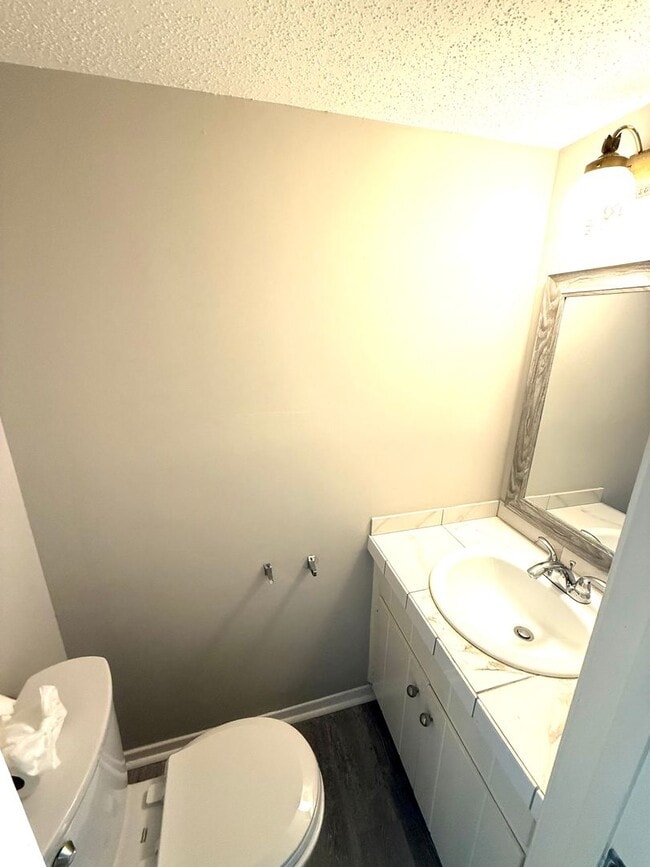 Building Photo - ** 3 bed 2.5 bath townhouse located by ACA...