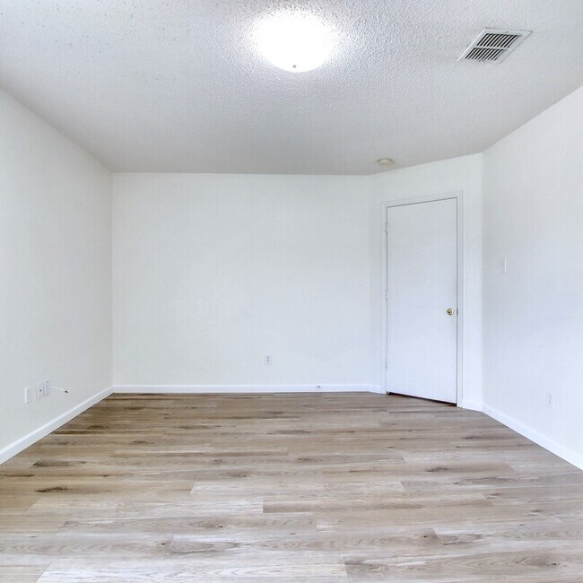 Building Photo - 8751 Gray Fox Ct