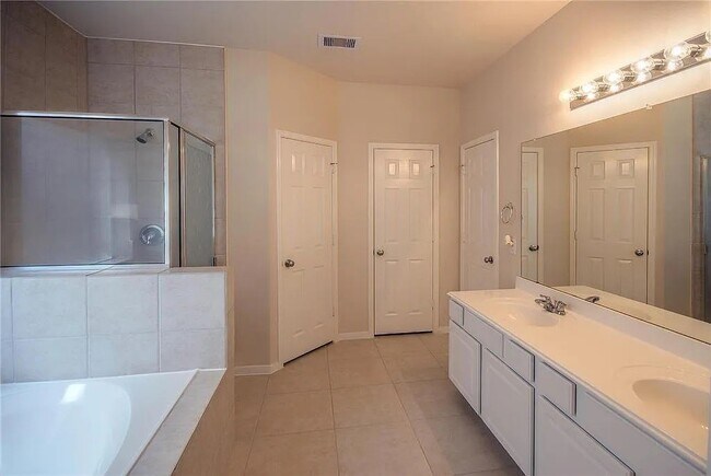 Building Photo - 8911 Willow Wind Ln