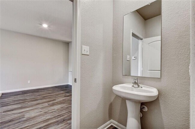 Building Photo - 109 Mount Vernon Way