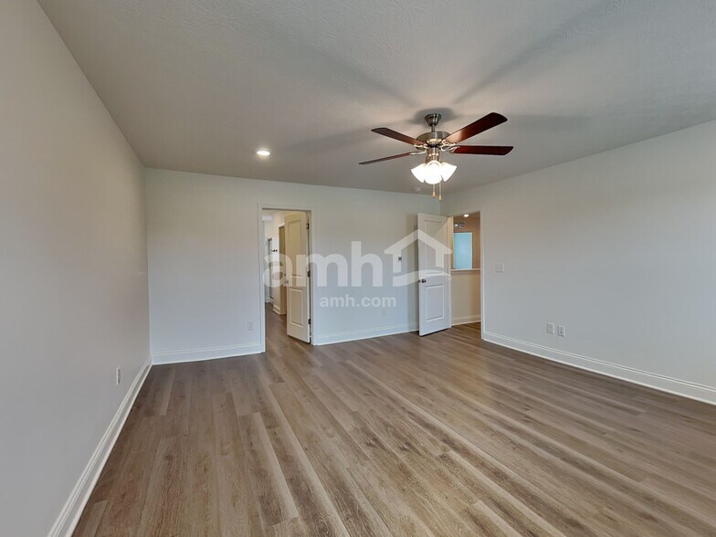 Building Photo - 400 Golden Maple Pl