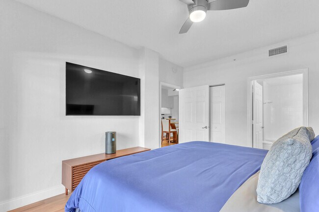 Building Photo - 2803 Sarento Pl
