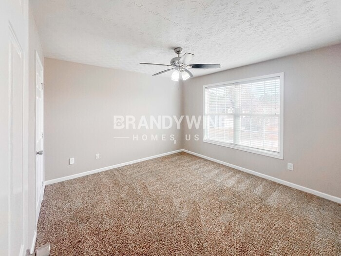 Building Photo - 215 Prince Edward Way