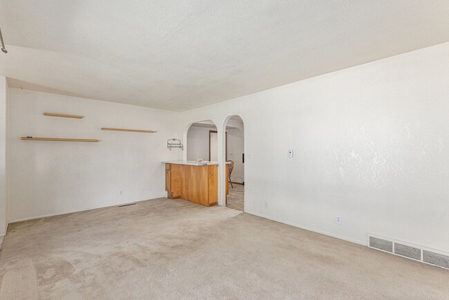 Building Photo - 132 Esther Dr
