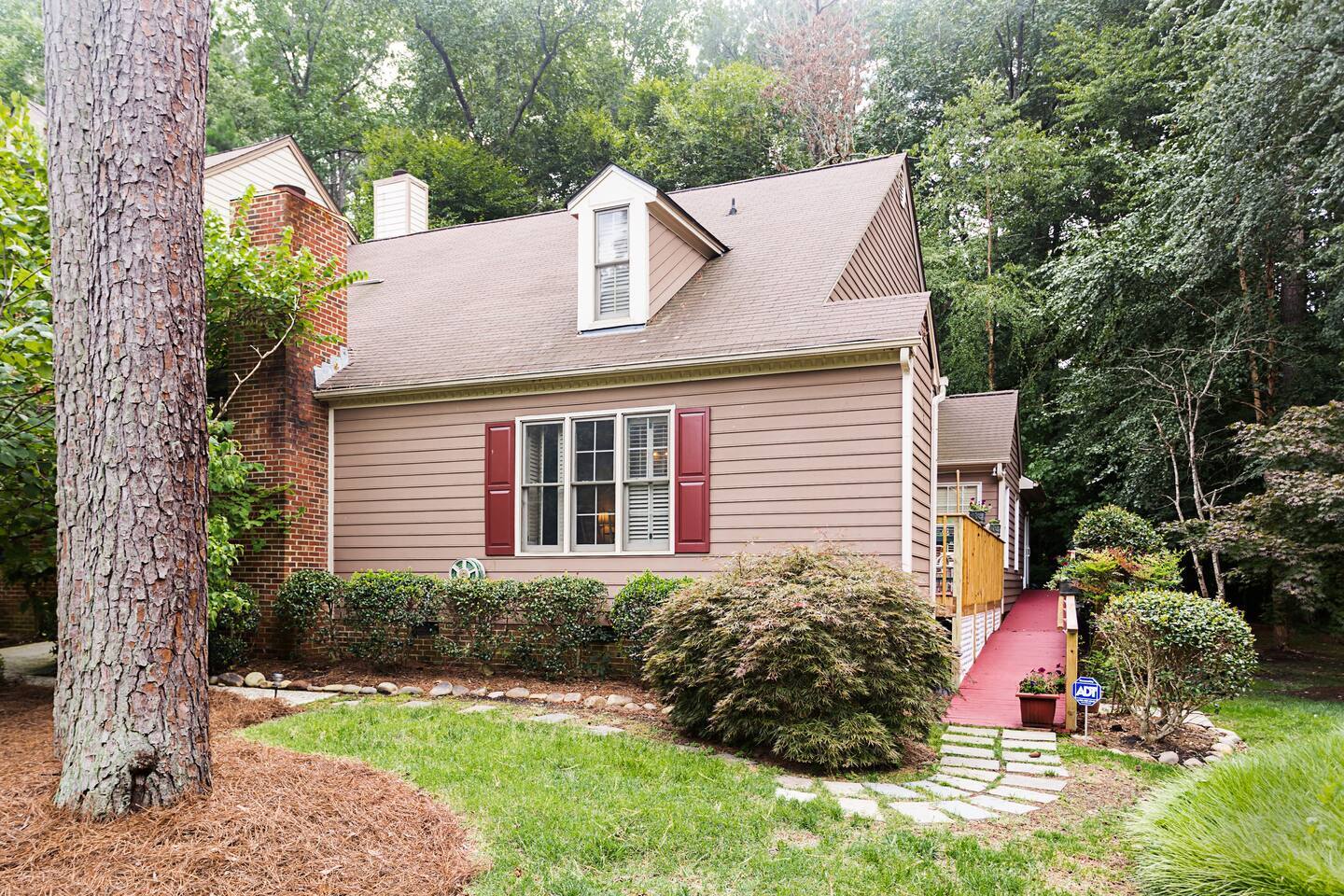 Building Photo - 3331 Coachmans Way