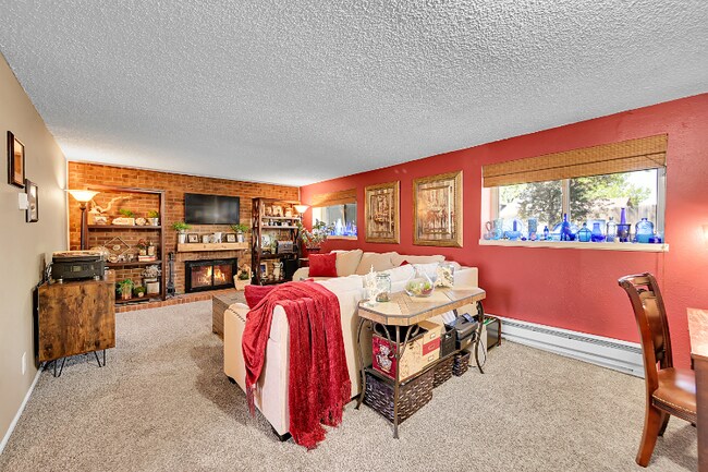 Building Photo - 10883 Fairfax Way