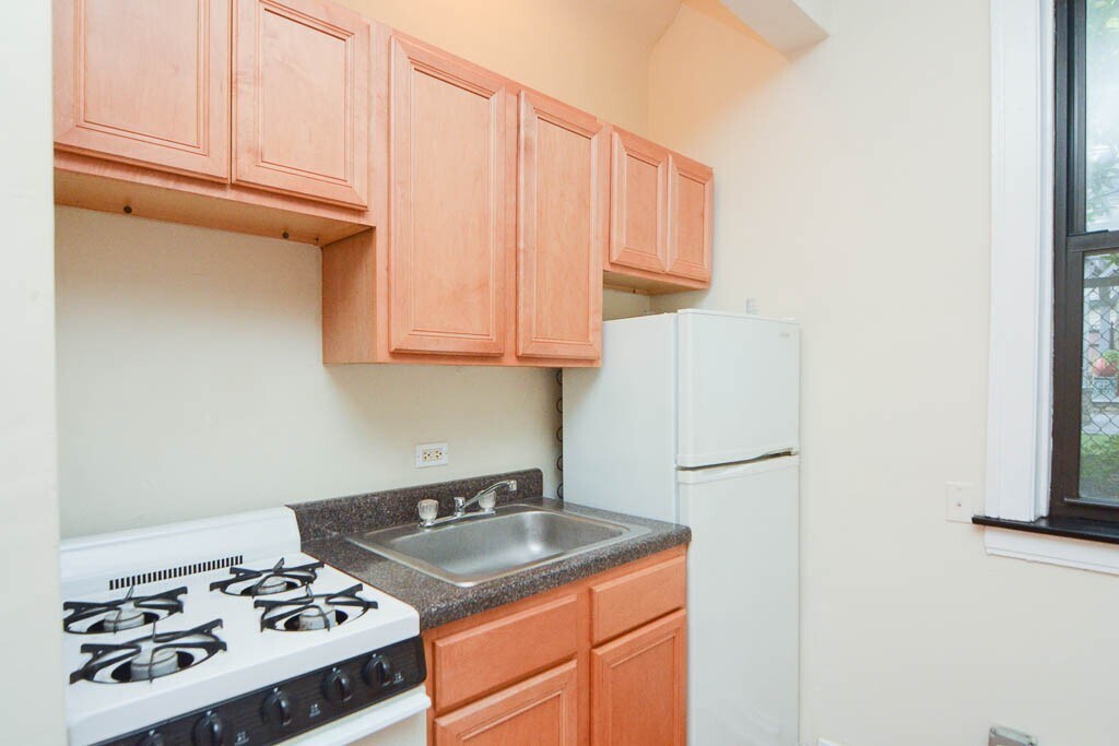 Building Photo - 4549 N Damen Ave