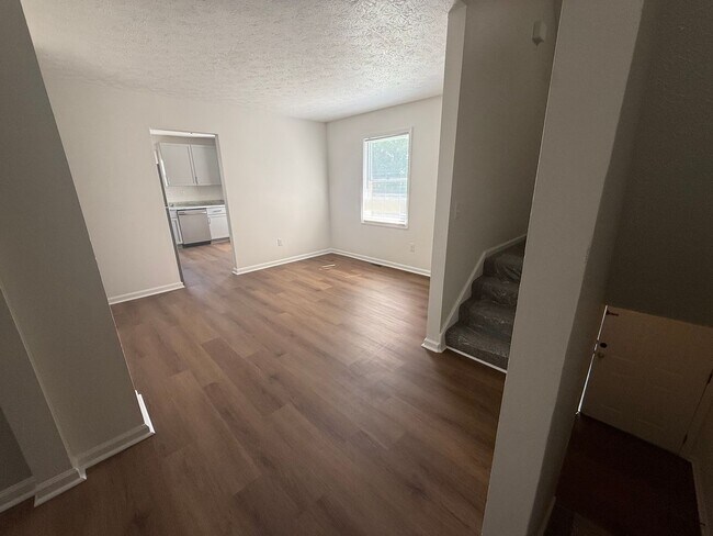 Building Photo - 449 Woodview Dr