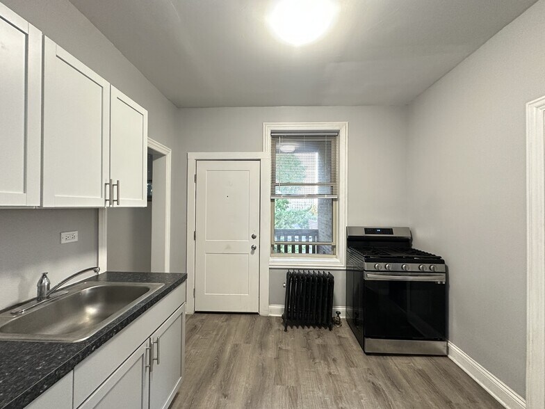 Building Photo - 1214 W Rosemont Ave